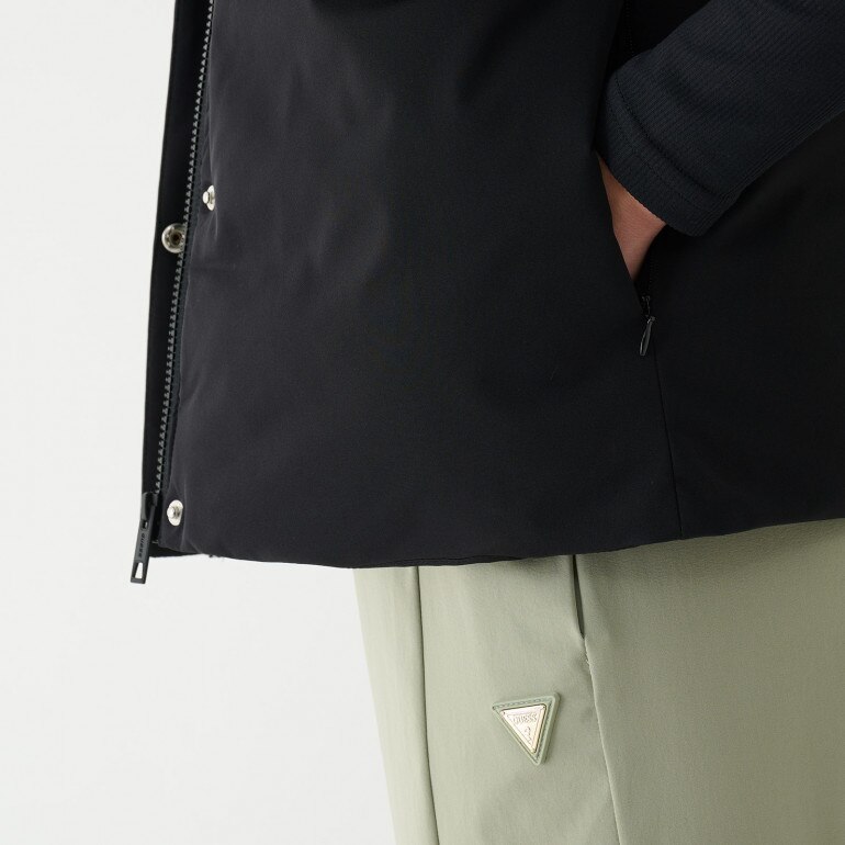 Damski bezrękawnik puchowy Guess Aurlie SL Puffer Overshirt - czarny