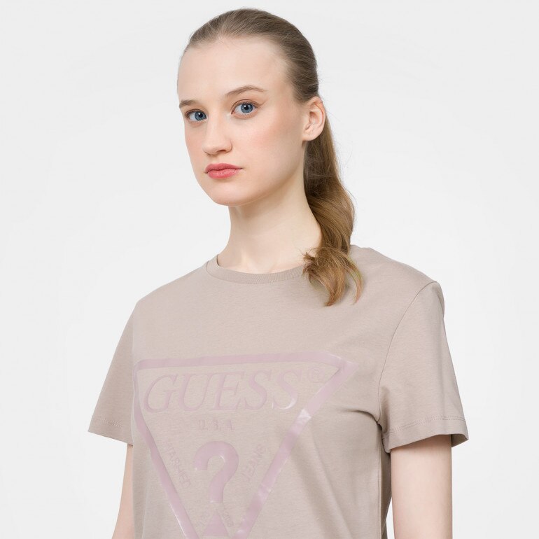 Damski t-shirt z nadrukiem GUESS ADELE SS CN TEE - brązowy