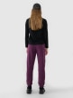 Damskie spodnie dresowe joggery 4F 4FWSS25TTROF1013 - fioletowe
