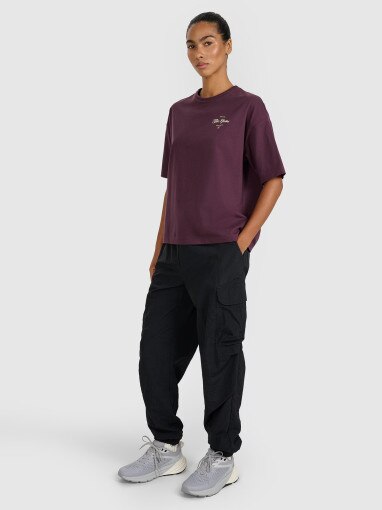 Damski t-shirt oversize z nadrukiem 4F 4FRSS25TTSHF2977 - fioletowy