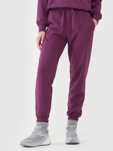 Damskie spodnie dresowe joggery 4F 4FWSS25TTROF0993 - fioletowe