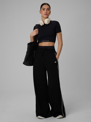 Damski crop top treningowy 4F 4FWSS26TFTSF1813 - czarny