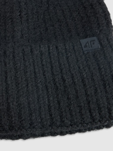 Damska czapka beanie zimowa 4F 4FRAW25ACAPF0729 - czarna