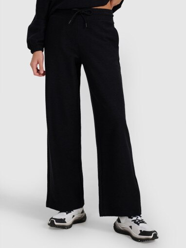 Damskie spodnie dresowe 4F 4FRAW25TTROF1669 - czarne