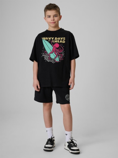 Chłopięcy t-shirt z nadrukiem 4F 4FJRSS26TTSHM3904 - czarny