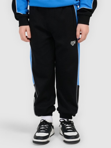 Chłopięce spodnie dresowe joggery 4F 4FJRSS26TTROM1873 - czarne