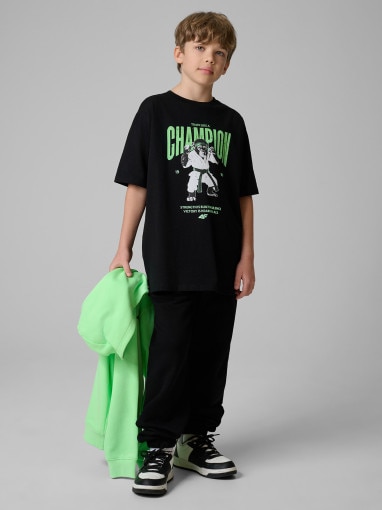 Chłopięcy t-shirt z nadrukiem 4F 4FJRSS26TTSHM3831 - czarny
