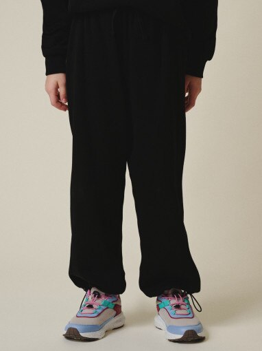 Dziewczęce spodnie dresowe 4F 4FJRSS26TTROF1869 - czarne