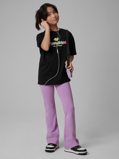 Dziewczęcy t-shirt z nadrukiem 4F 4FJRSS26TTSHF4137 - czarny