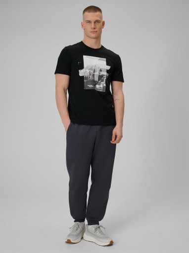 Męski t-shirt z nadrukiem 4F 4FWSS26TTSHM2660 - czarny