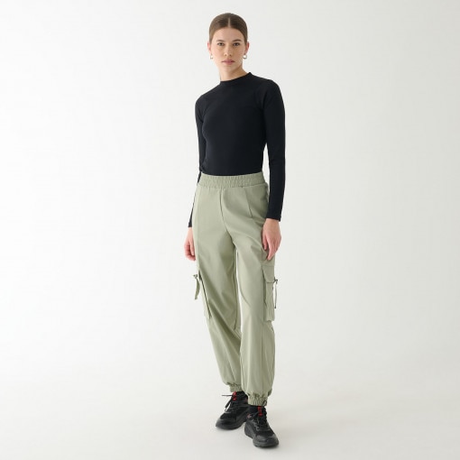 GUESS Damskie spodnie dresowe joggery Guess Aurlie Cargo Pants  zielone Zielony