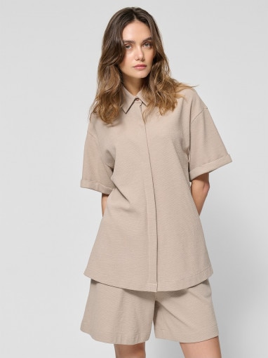 Outhorn Damska koszula Outhorn OTHWSS24TSHIF062 beżowa Beżowy