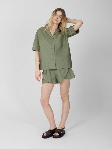 Outhorn Damska koszula z krótkim rękawem Outhorn OTHSS23TSHIF020  beżowa Khaki