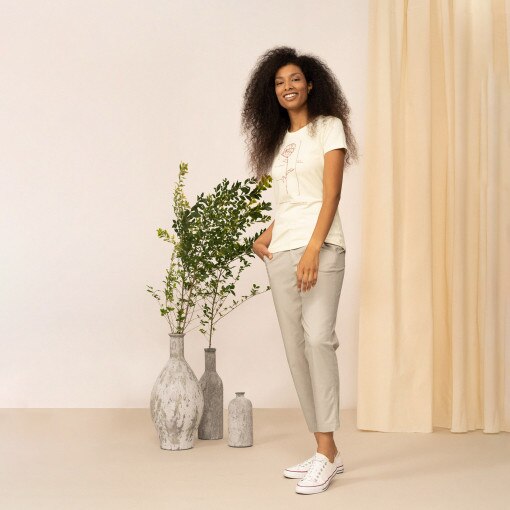  Outhorn Damskie spodnie casual OUTHORN OTHAW22TTROF044  beżowe Beż