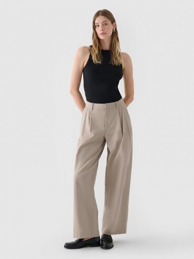Outhorn Damskie spodnie casual tkaninowe Outhorn OTHWAW24TTROF0904  brązowe Brązowy