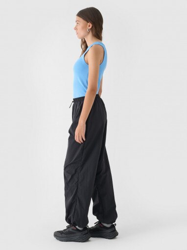 Damskie spodnie casual tkaninowe Outhorn OTHWAW24TTROF1222 - czarne