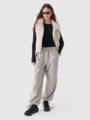 Outhorn Damskie spodnie casual tkaninowe Outhorn OTHWAW24TTROF1222  szare Szary
