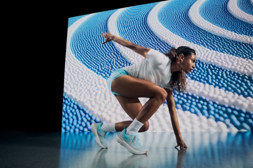 Damska koszulka do biegania Under Armour UA Launch Elite - biała 