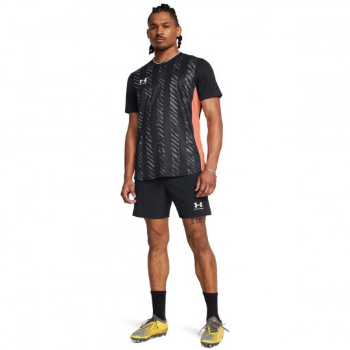 UNDER ARMOUR Męskie spodenki do piłki nożnej Under Armour UA M's Challenger Pro Woven Short  czarne Czarny