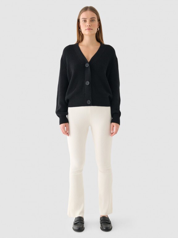 Damski sweter kardigan Outhorn OTHWAW24TSWEF132 - czarny