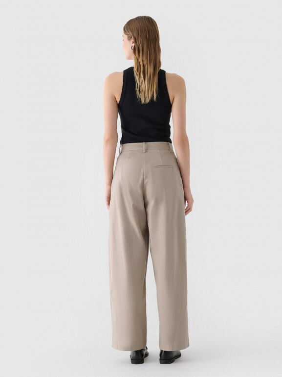 Damskie spodnie casual tkaninowe Outhorn OTHWAW24TTROF0904 - brązowe