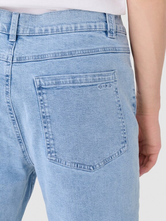 Męskie jeansy slim Outhorn OTHWAW24TJNSM011 - niebieskie
