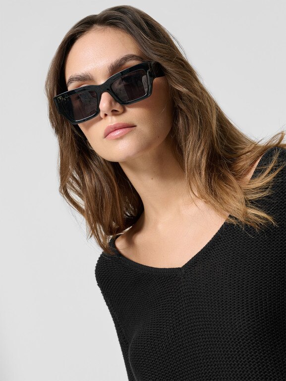 Damski sweter Outhorn OTHWSS24TSWEF086 - czarny