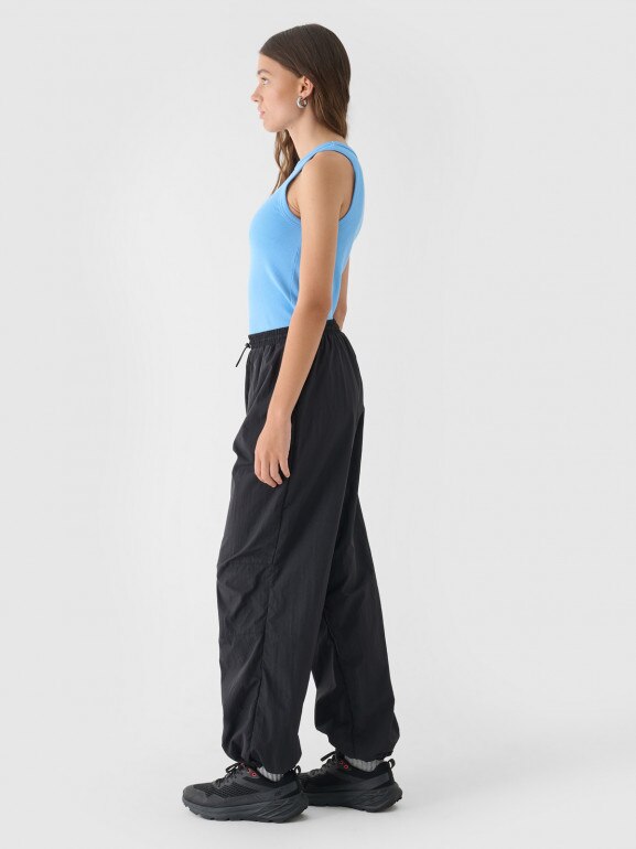 Damskie spodnie casual tkaninowe Outhorn OTHWAW24TTROF1222 - czarne