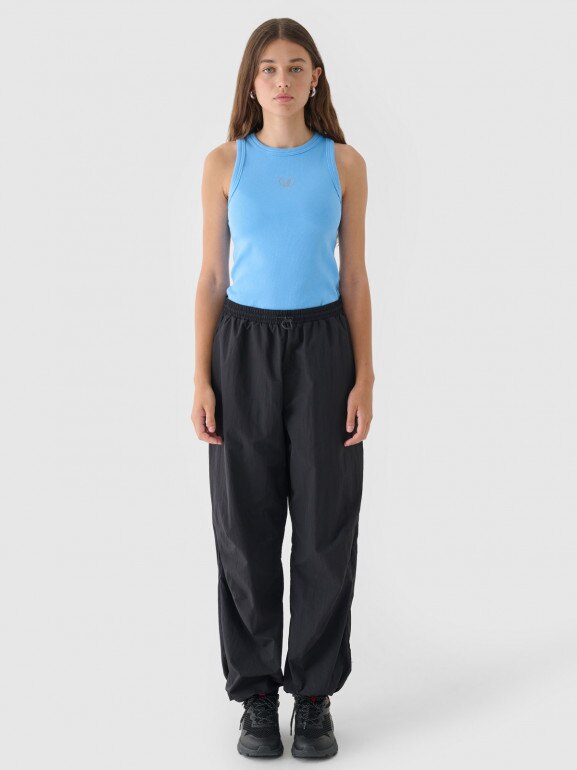 Damskie spodnie casual tkaninowe Outhorn OTHWAW24TTROF1222 - czarne