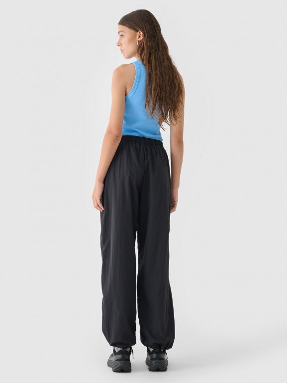 Damskie spodnie casual tkaninowe Outhorn OTHWAW24TTROF1222 - czarne