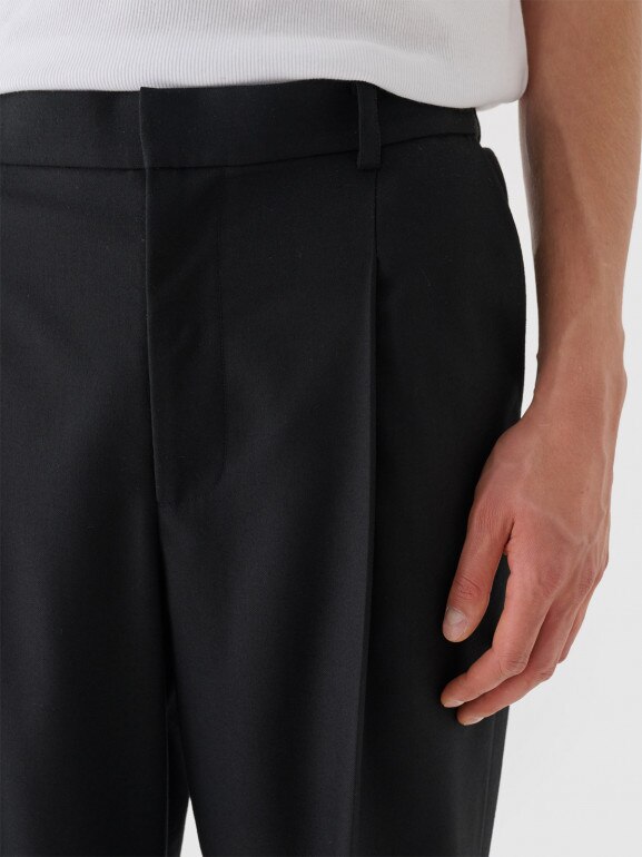 Męskie spodnie casual tkaninowe Outhorn OTHWAW24TTROM0896 - czarne