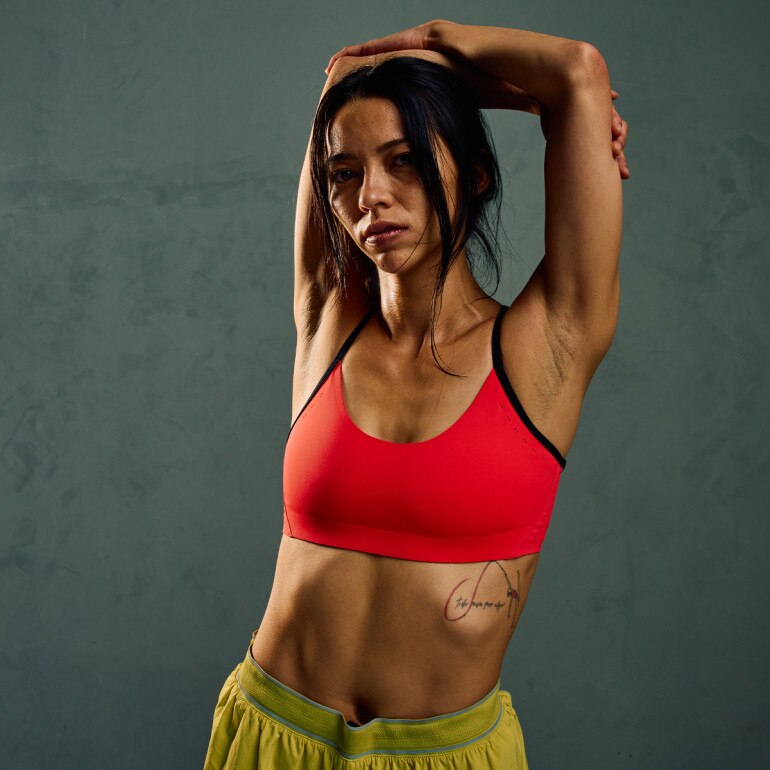 Damski biustonosz treningowy Under Armour UA Halo Bonded Bra - czerwony 