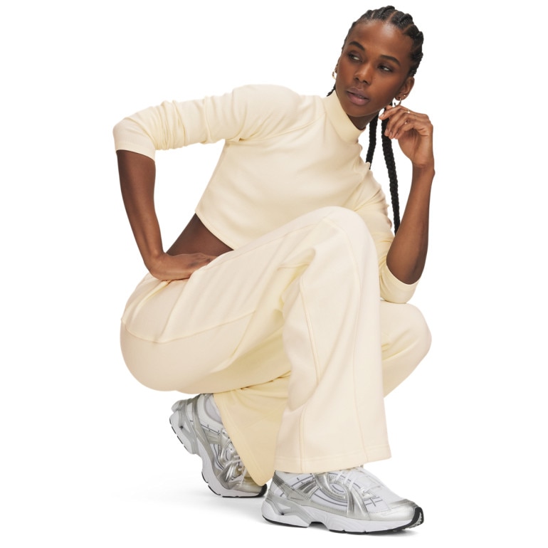 Damskie spodnie dresowe Under Armour Rival Shimmer Pant - kremowe