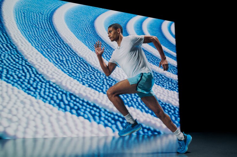 Męska koszulka do biegania Under Armour UA Launch Elite - biała 